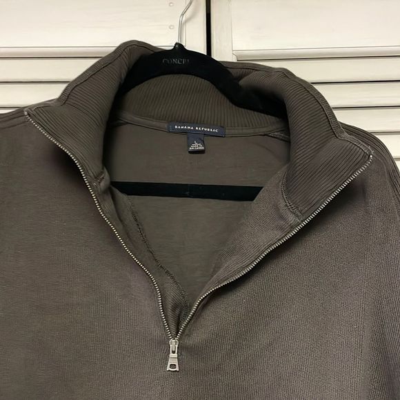 - Men’s size large, banana republic,  1/2 zip front top - Picture 2 of 5